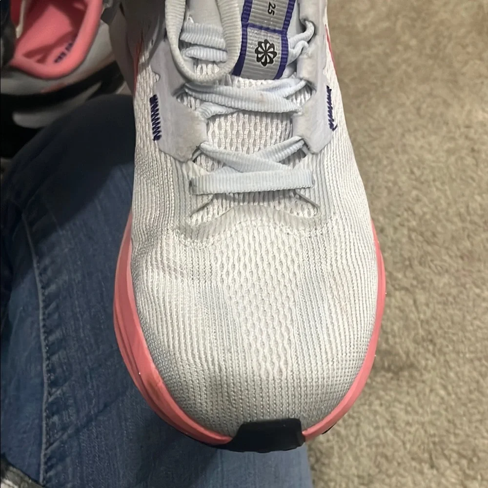 Nike Air Zoom Running Shoes White and Lightweight Design - Picture 10 of 11